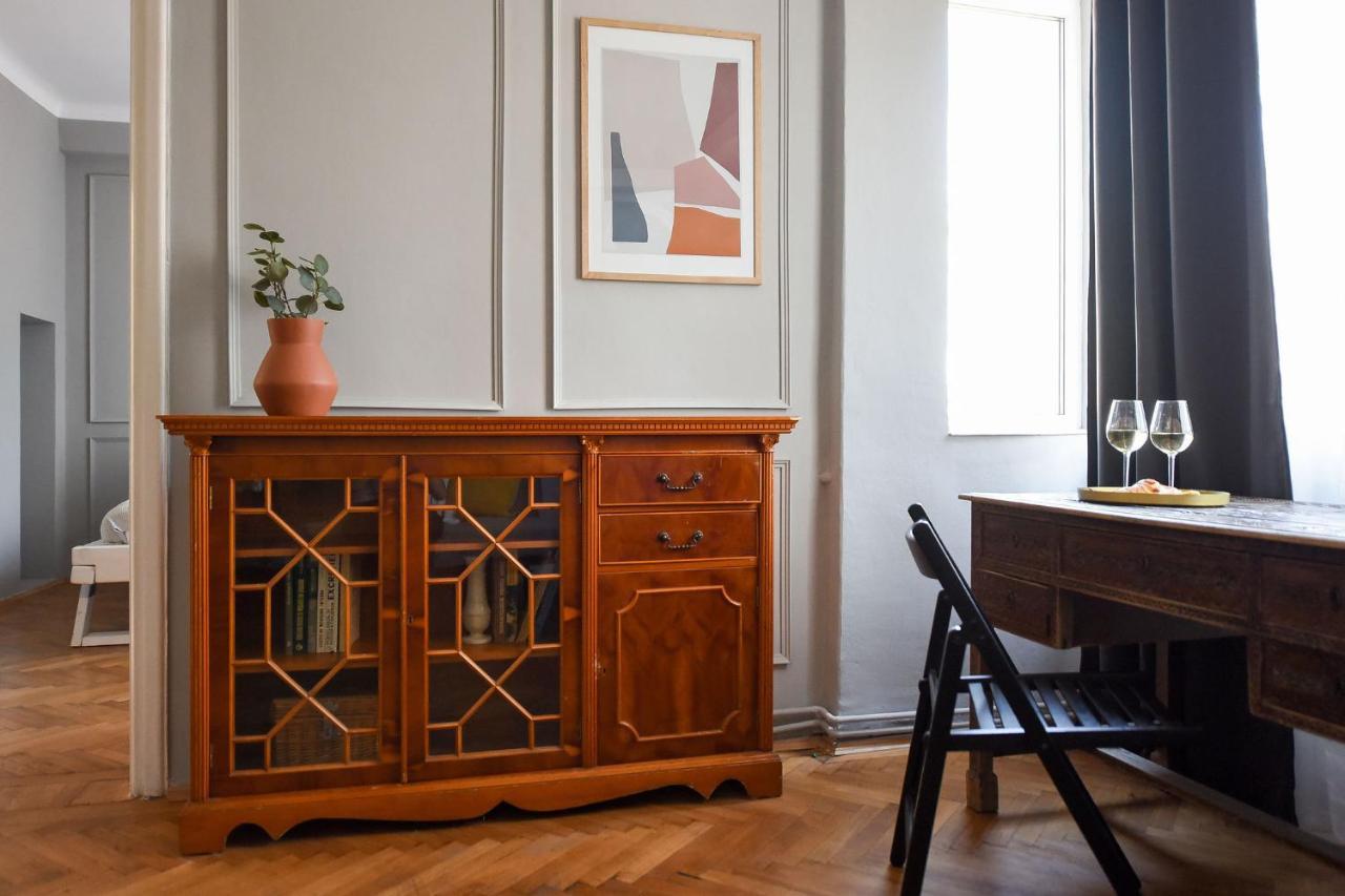 Stylish & Spacious Apartment Near The Old Town - A Touch Of History, A Dash Of Modernity ブカレスト エクステリア 写真