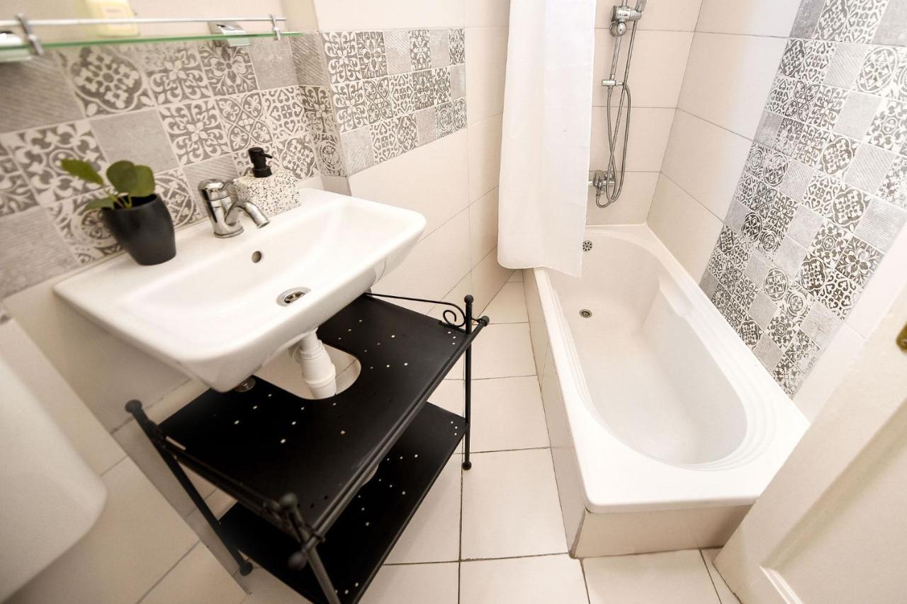 Stylish & Spacious Apartment Near The Old Town - A Touch Of History, A Dash Of Modernity ブカレスト エクステリア 写真