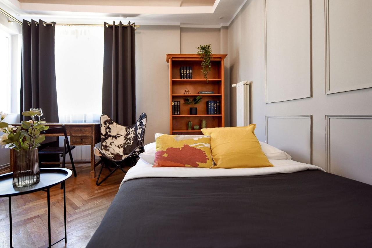 Stylish & Spacious Apartment Near The Old Town - A Touch Of History, A Dash Of Modernity ブカレスト エクステリア 写真